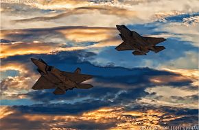 USAF F-35A Lightning II Joint Strike Fighter & F-22A Raptor