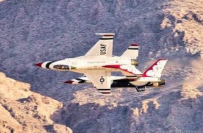 USAF Thunderbirds Flight Demonstration Team F-16 Viper