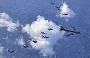 B-52H Stratofortress, Six F-16 flight formation