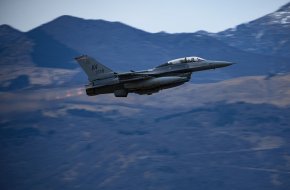 F-16 Fighting Falcon takes off