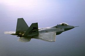 F22 de produÃÂ§ÃÂ£o sobre o Atlantico