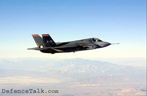 F35 em alta altitude sobre edwards