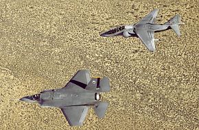 JSF with US AV-2B II Trainer (Harrier)
