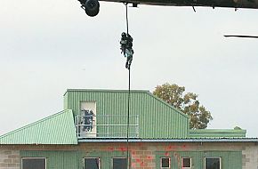 4RAR Commando's assault the "killing house" at their Holsworthy B