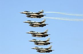 F-16 E/F flying at Paris Airshow 2005