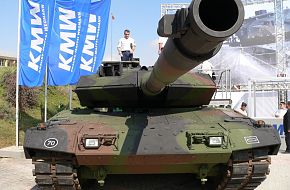 LEOPARD 2A6 / IDEF 2005 - Land Weapon Systems