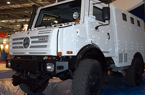 DSEi 2005 - Unimog armoured truck