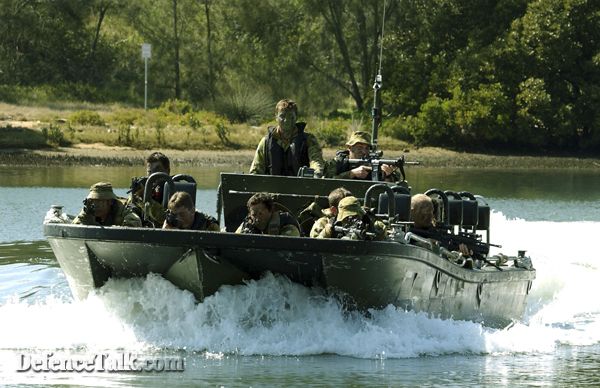 4RAR Commando's practising Amphibious Landings 2