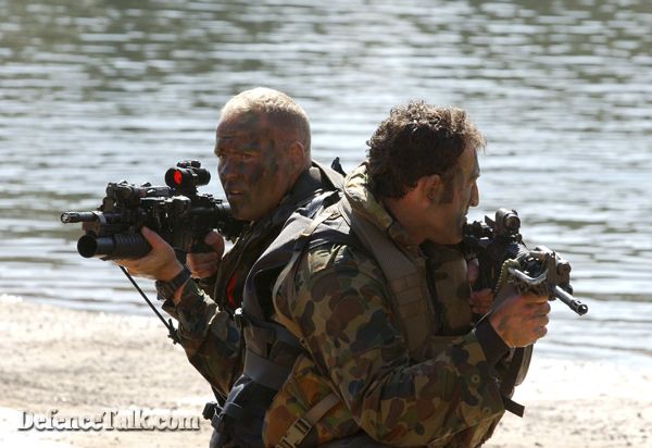 4RAR Commando's practising Amphibious Landings 4