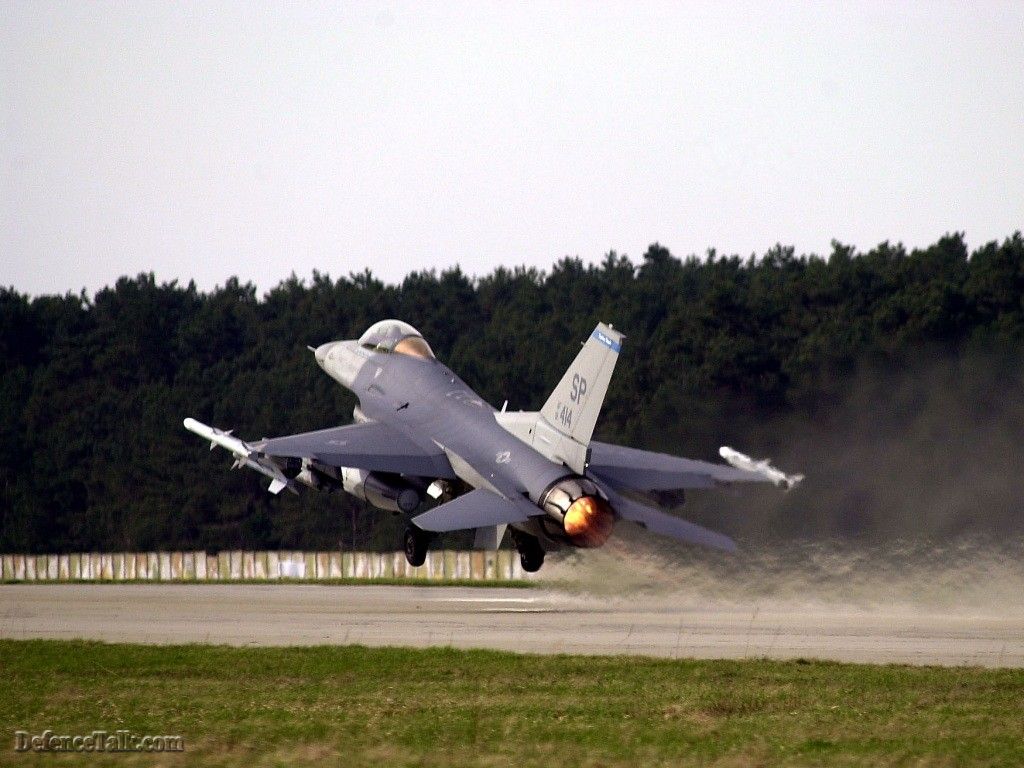 A wonderful take-off by a USAF Falcon.