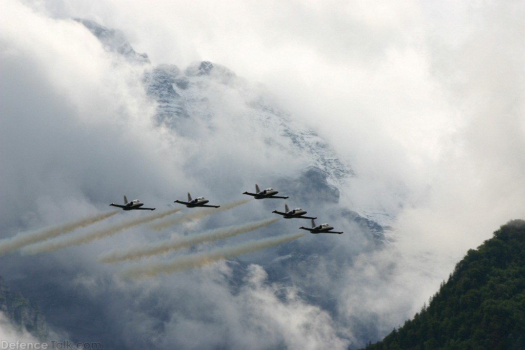 Aero L-39 Albatros Breitling Jet Team