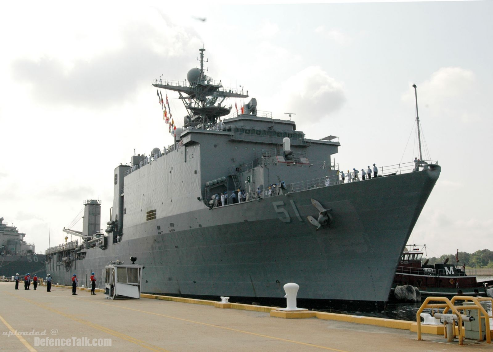 amphibious dock landing ship, USS Oak Hill (LSD 51)