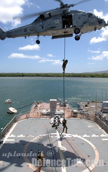 Australian Diving Team One rope out of a SH-60