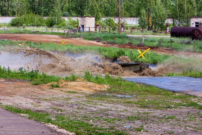 btr-80 water crossing