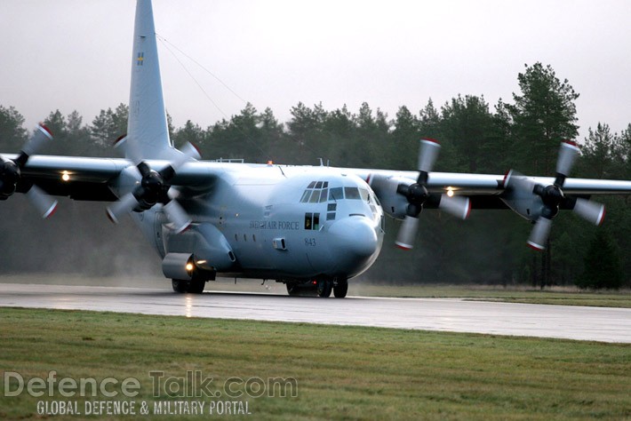 C-130 Hercules lands - Swedish Air Force, Nordex 2006