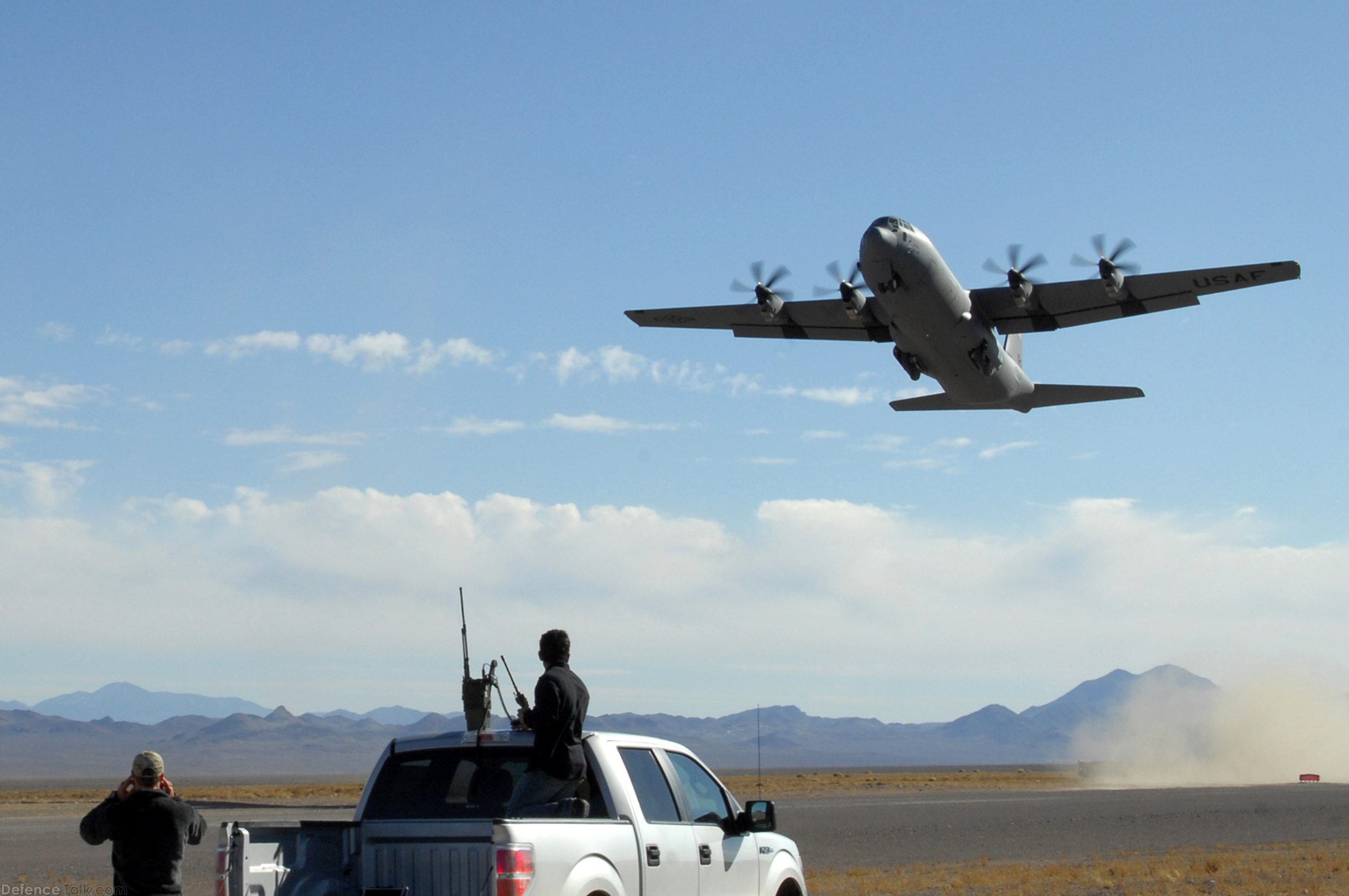 C-130 Hercules takes off - MAFEX