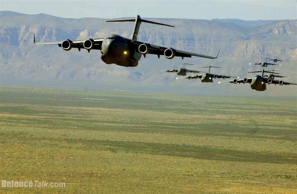 C-17 Globemaster IIIs fly in formation