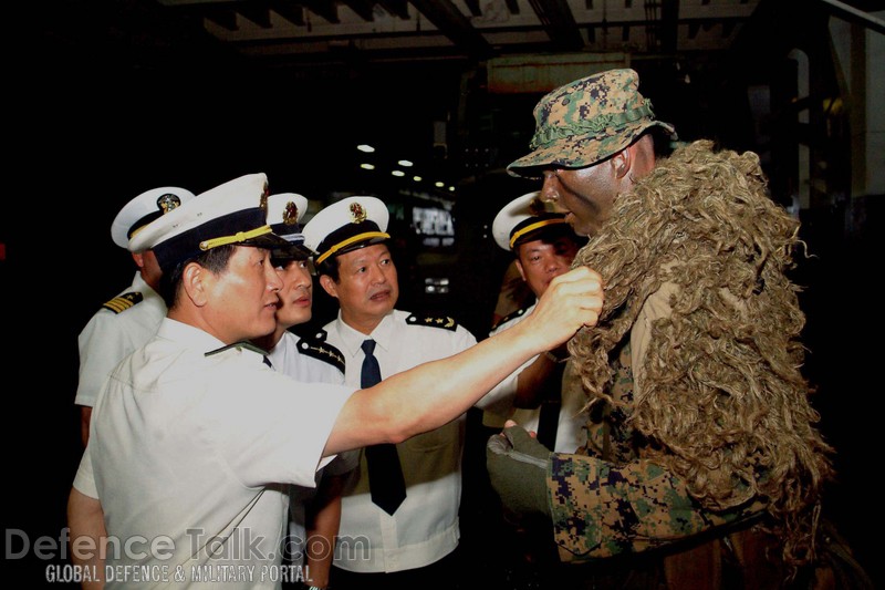 camouflage suit of a US Marine - News Pictures