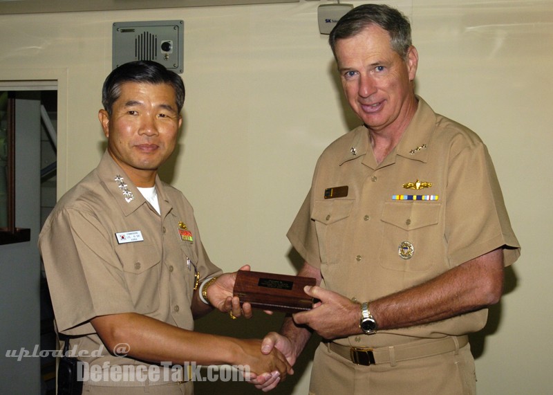 CCTF Admirals and Generals visit RIMPAC Units - RIMPAC 2006