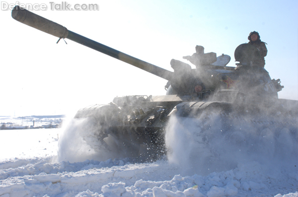 Chinese Tanks in Winter Training