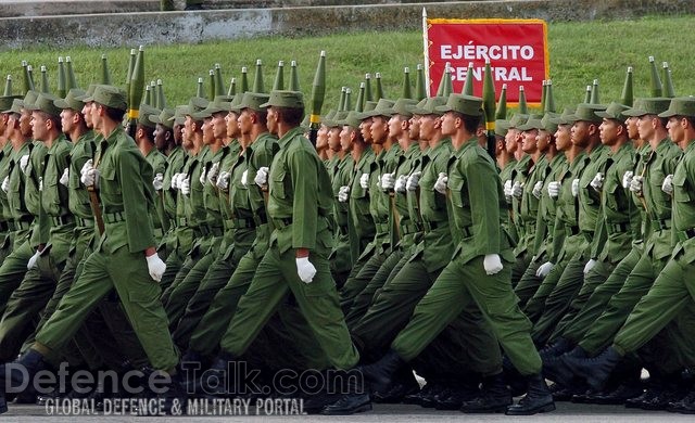 Cuban soldiers parade - News Pictures