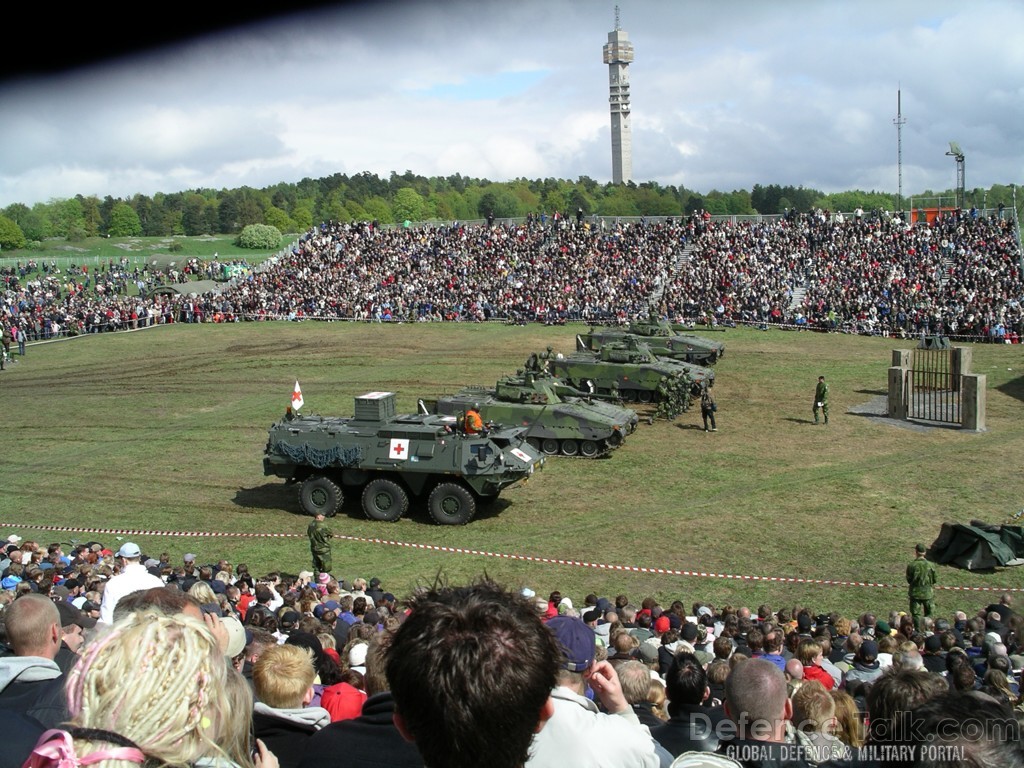 CV9040 and Patria XA203