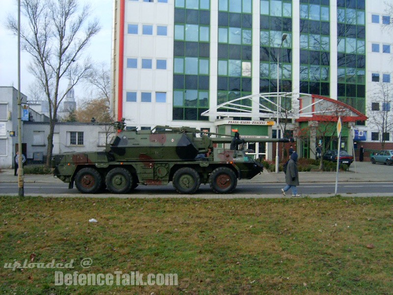 Dana wheeled 152mm self-propelled artillery - Polish Army