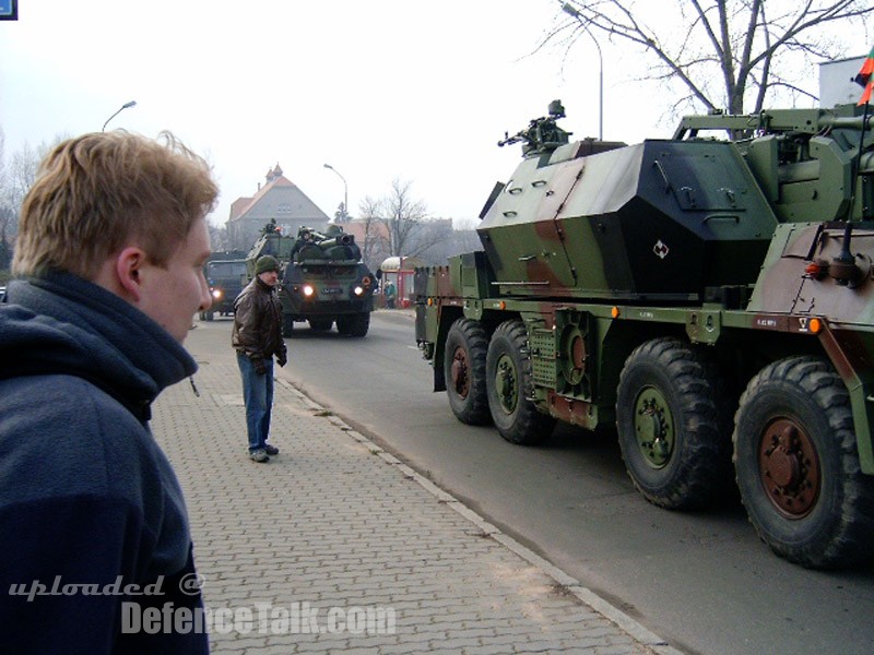 Dana wheeled 152mm self-propelled artillery - Polish Army