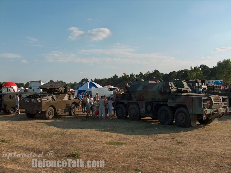 Dana wheeled 152mm self-propelled artillery - Polish Army