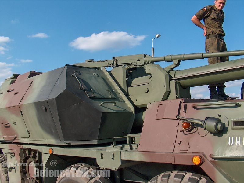 Dana wheeled 152mm self-propelled artillery - Polish Army