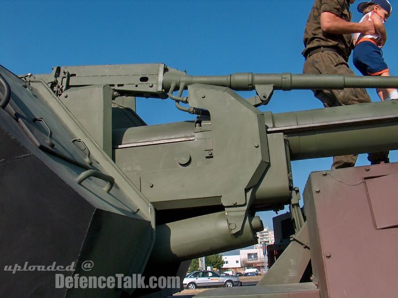 Dana wheeled 152mm self-propelled artillery - Polish Army