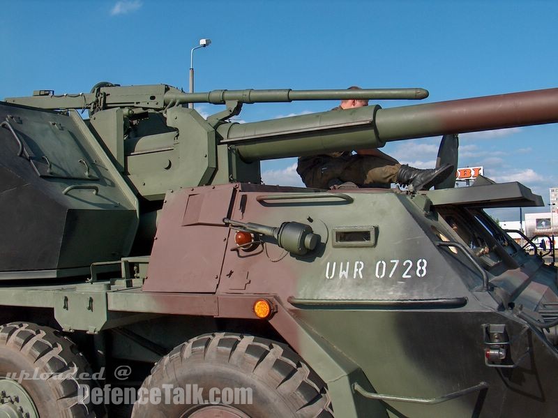 Dana wheeled 152mm self-propelled artillery - Polish Army