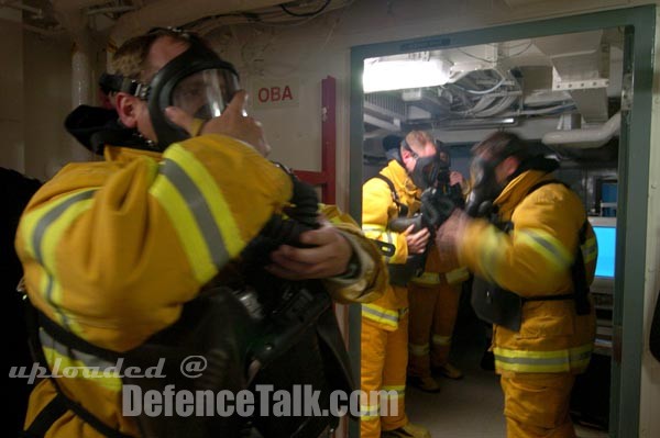 Drill onboard HMCS Algonquin (DDG 283)- RIMPAC 2006