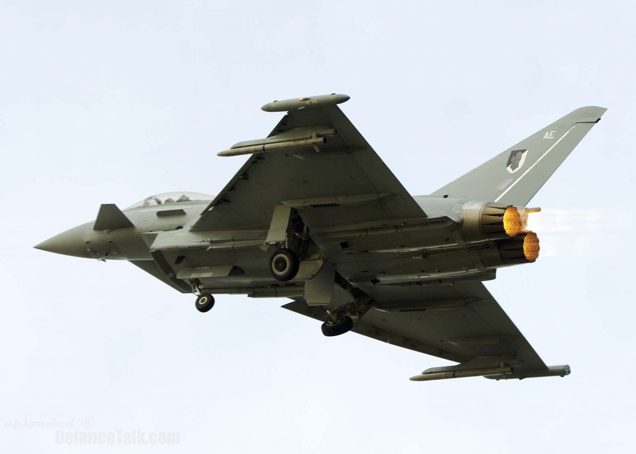 EuroFighter flies with Meteor missile