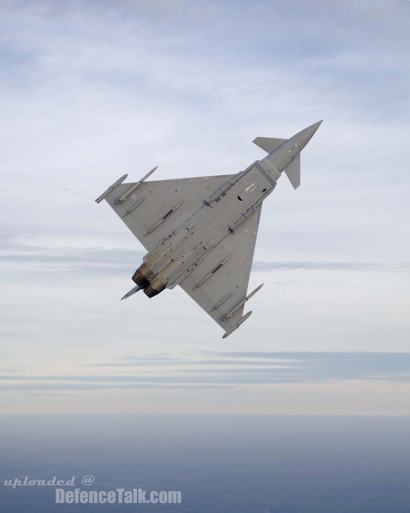 EuroFighter flies with Meteor missile