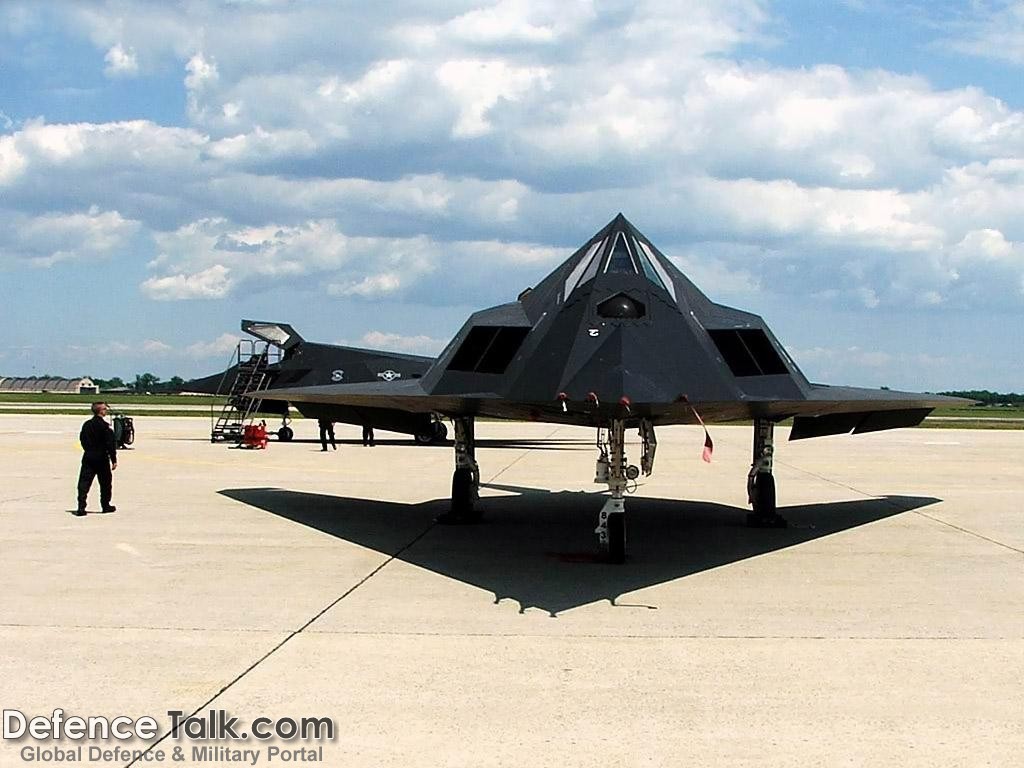 F-117 Fighter-Bomber - Military Aircraft Wallpapers