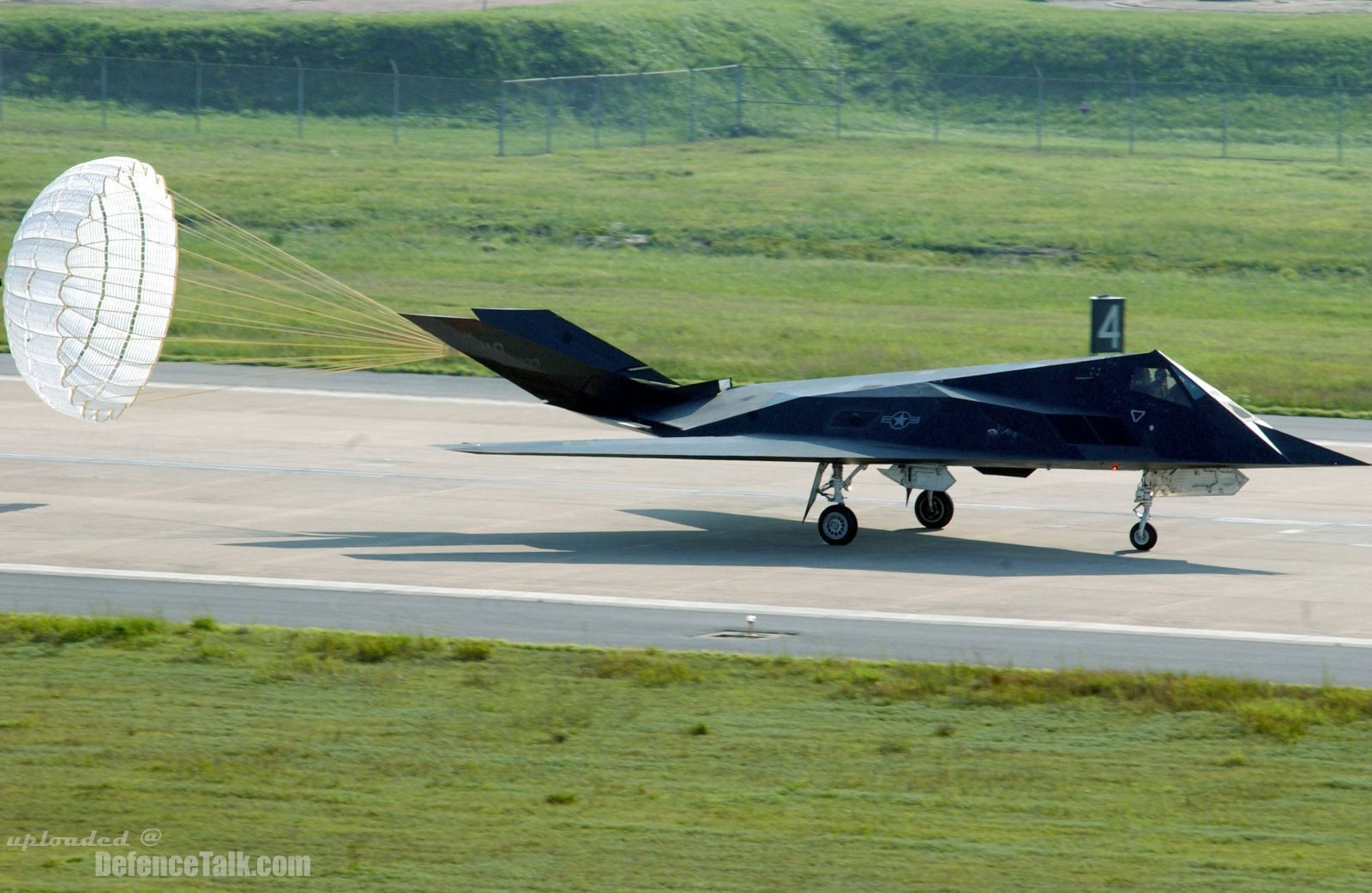F-117 Nighthawk Landing - United States Air Force (USAF) | Defence Forum & Military Photos
