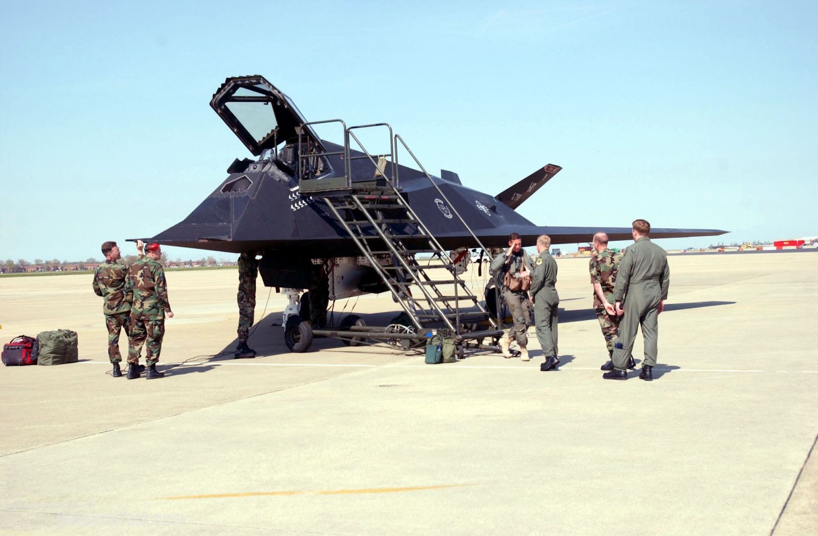 F-117 Nighthawk Layover - United States Air Force (USAF)