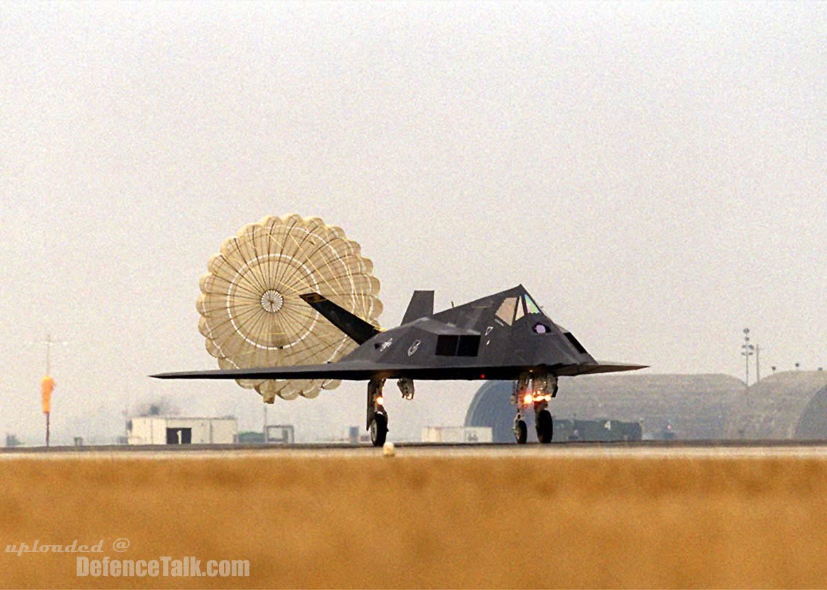 F-117 Nighthawk touch down - United States Air Force (USAF)