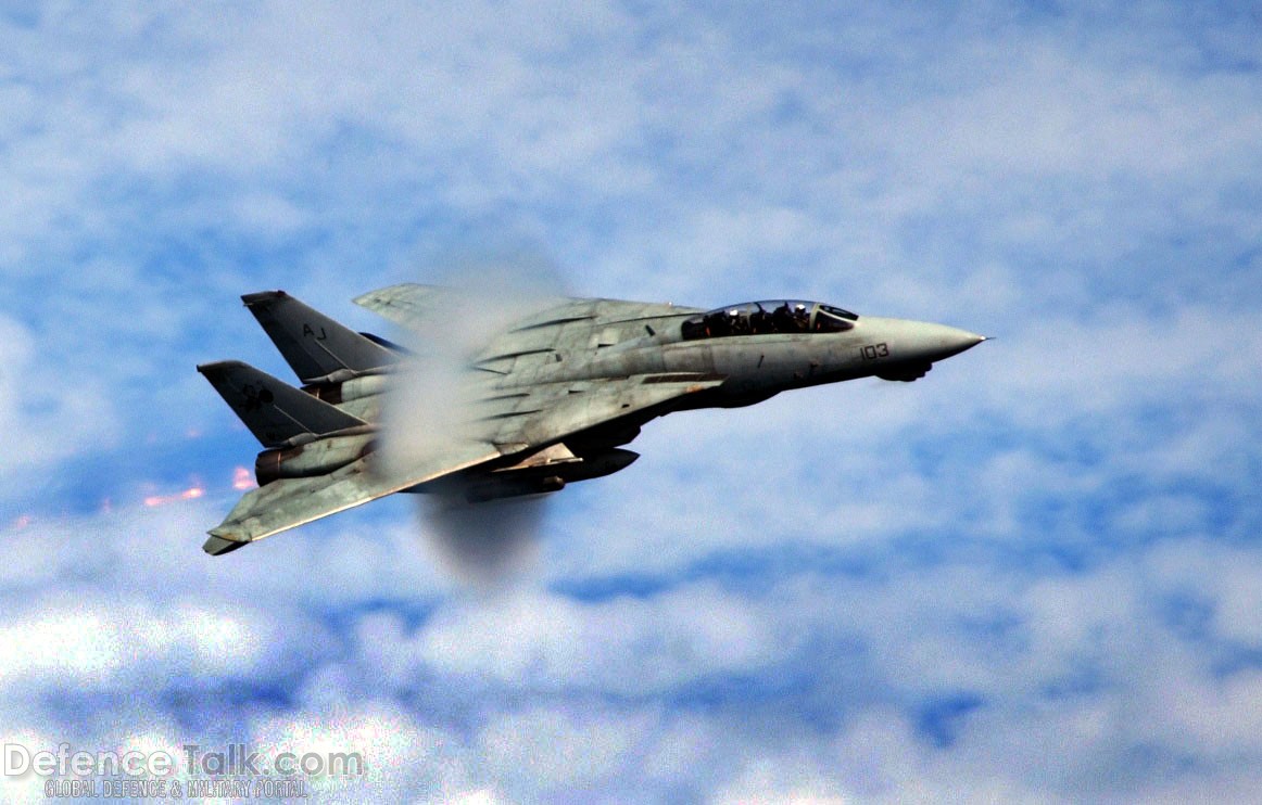 F-14D Tomcat high-speed fly-by - Final Deployment
