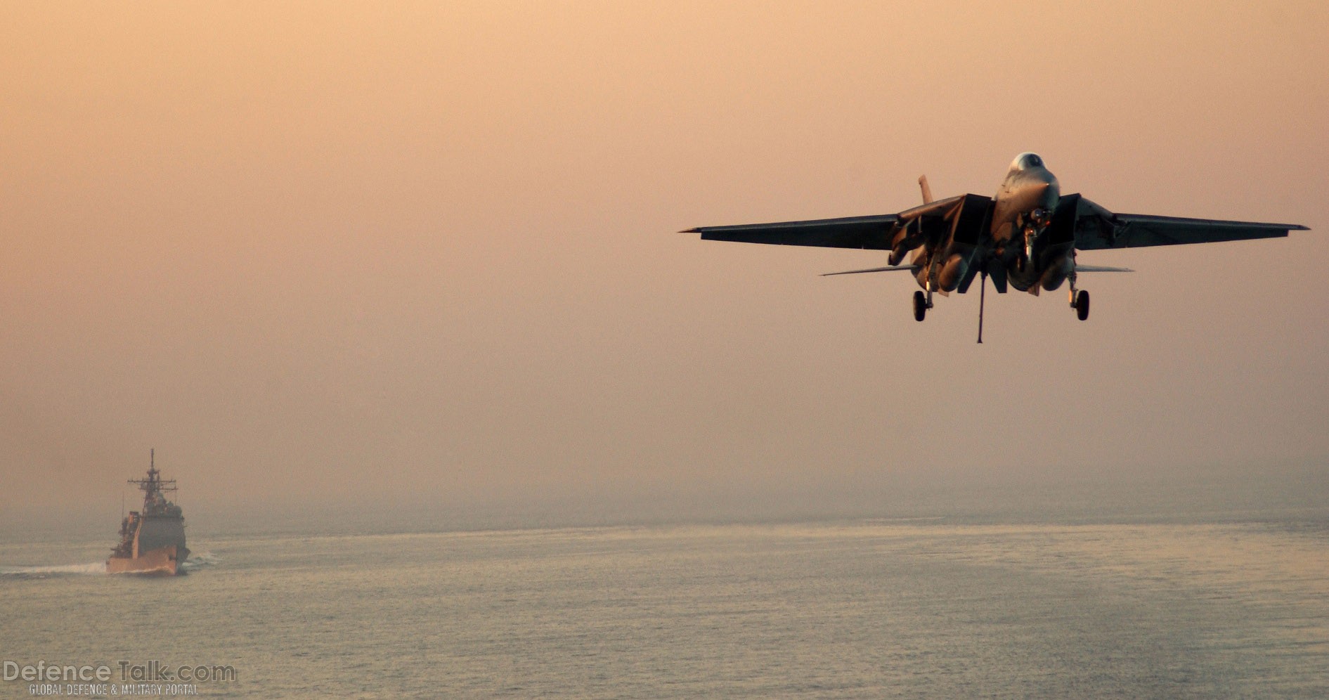 F-14D Tomcat Landing - Final Deployment, US Navy