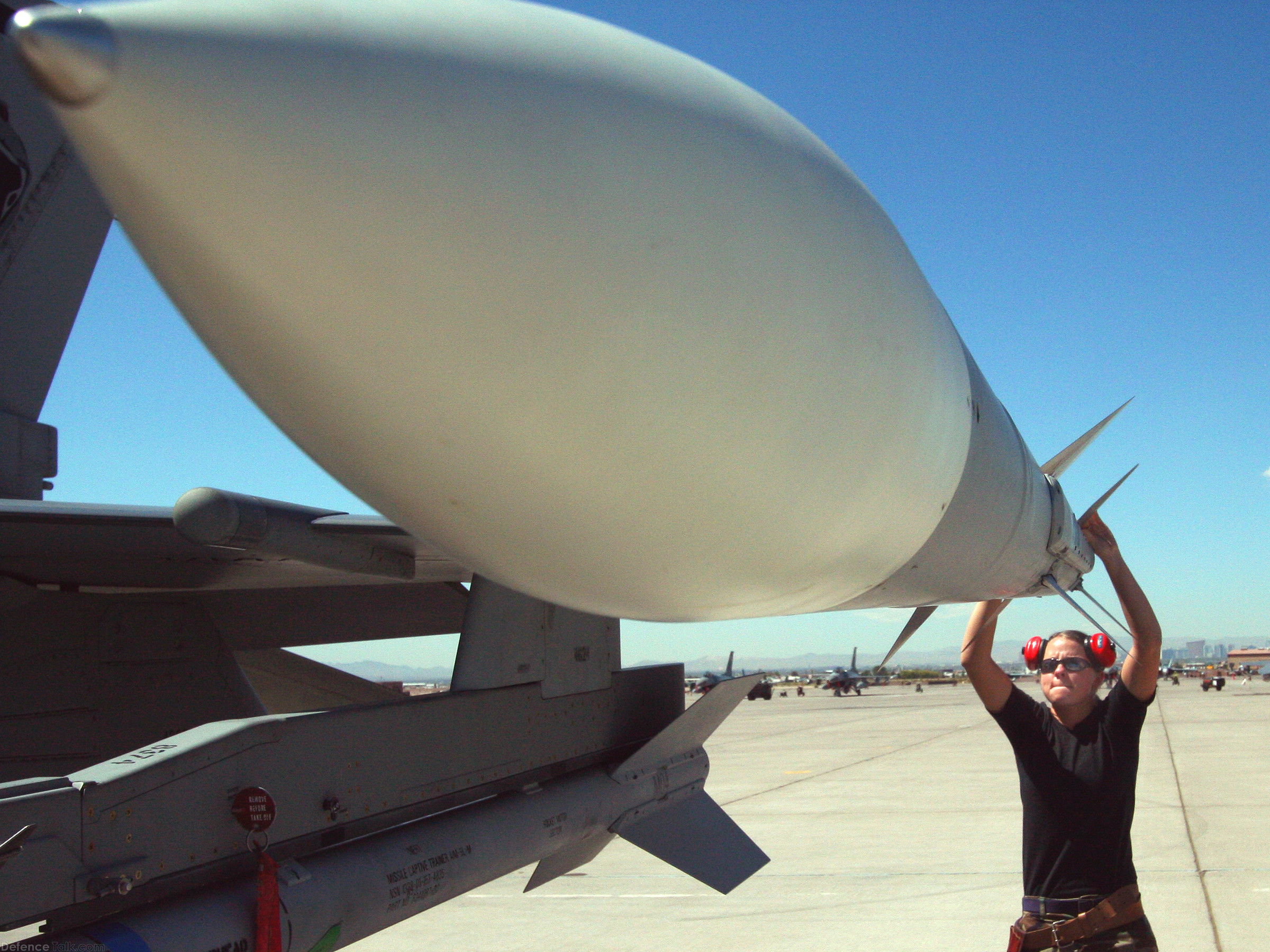 F-16 and AIM-120 missile Inspection