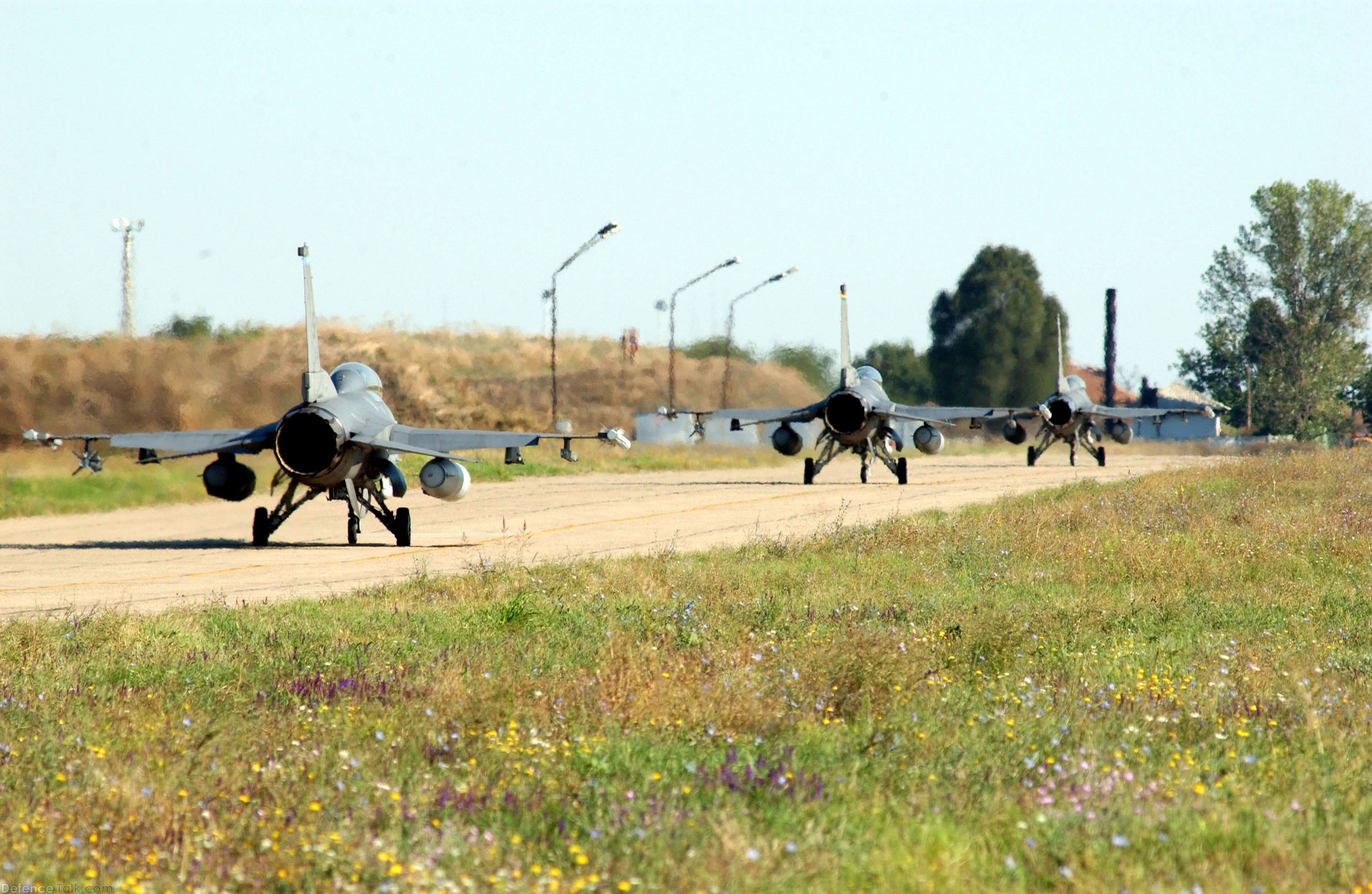 F-16 Fighting Falcons taxi for takeoff