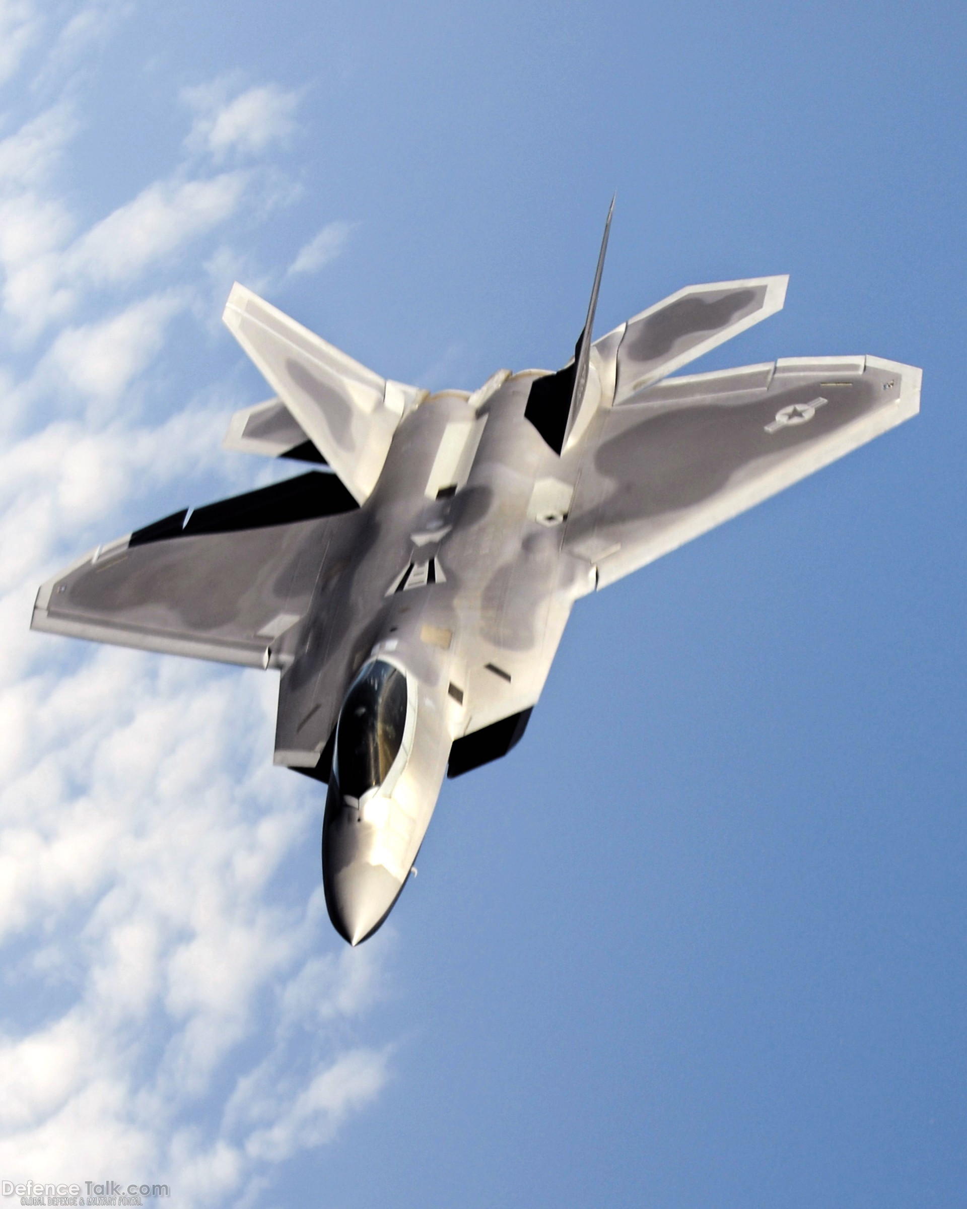 F-22 Raptor - Pilot Training Begins in Japan