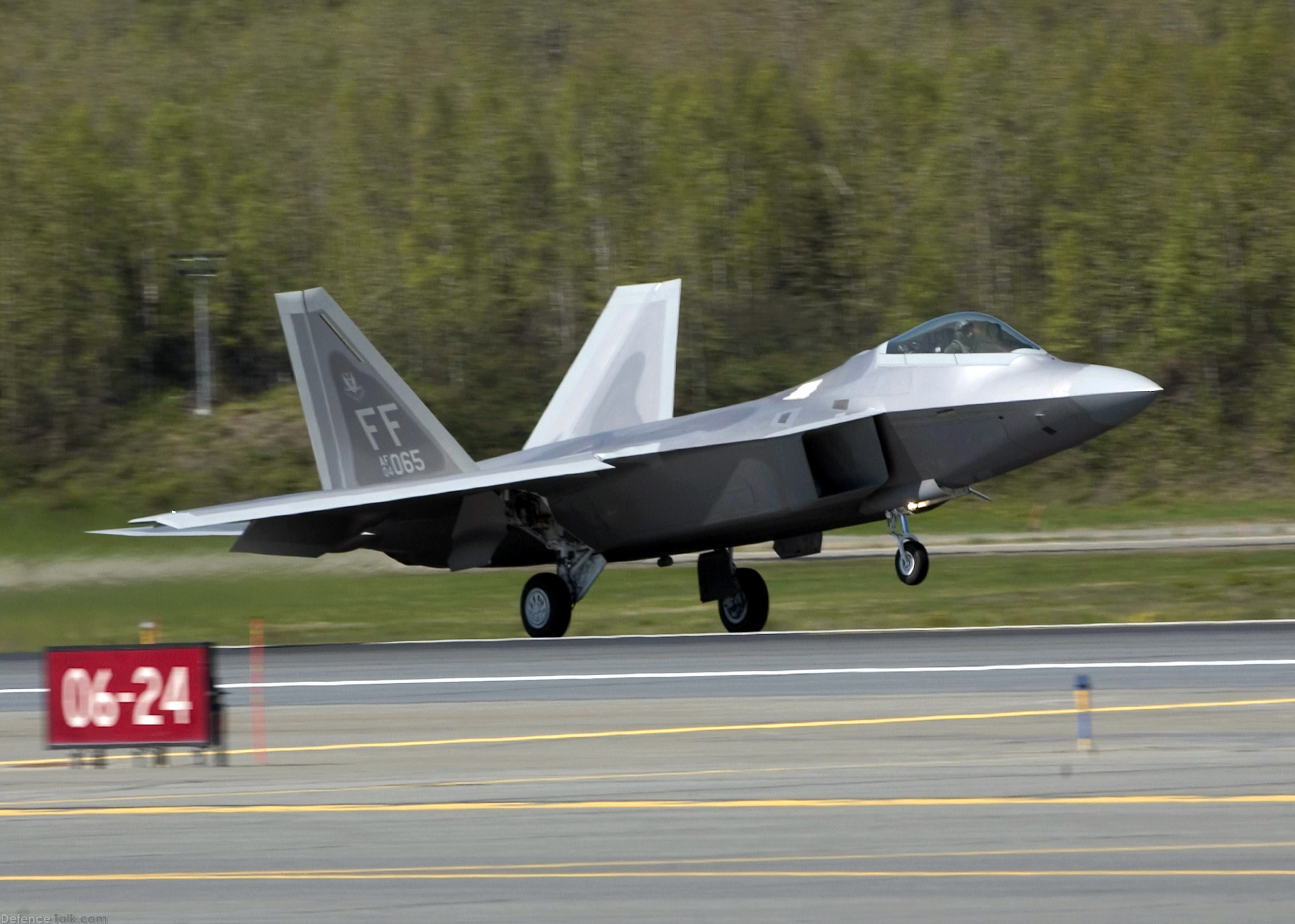 F-22 Raptor - US Air Force Fighter Aircraft