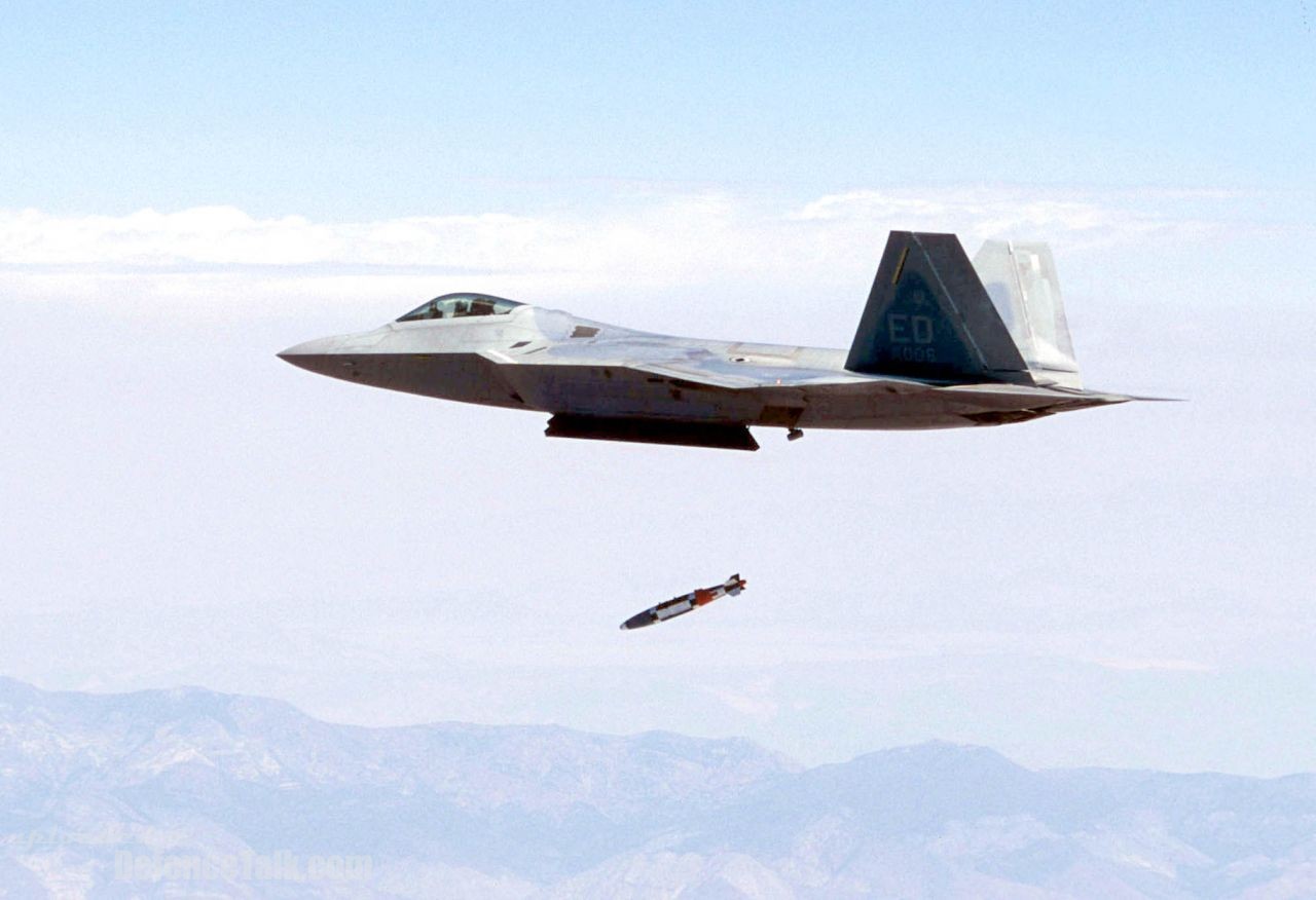 F-22A Raptor of the USAF JDAM drop