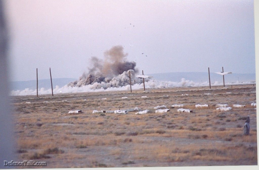 F - 4 E PHANTOM Bombard