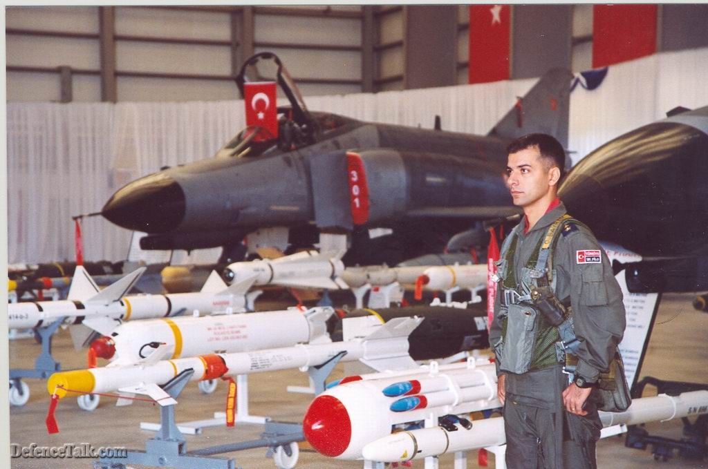 F - 4 E PHANTOM Munitions