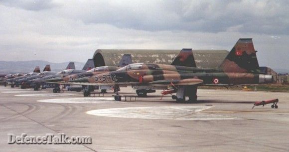 f-5 tiger turkish flight line.