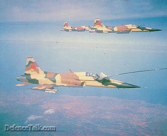 f-5 tigers refueling